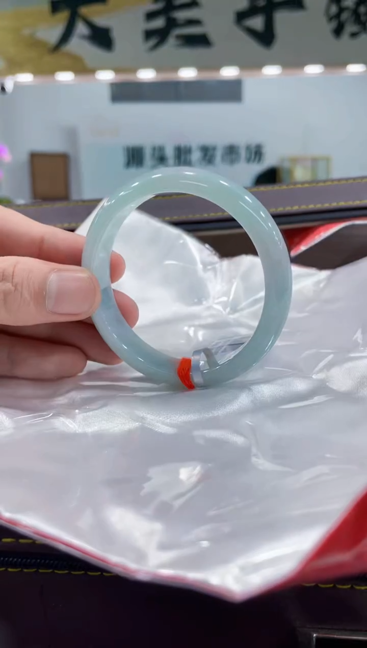 【闪购商品】翡翠手镯未镶嵌手镯