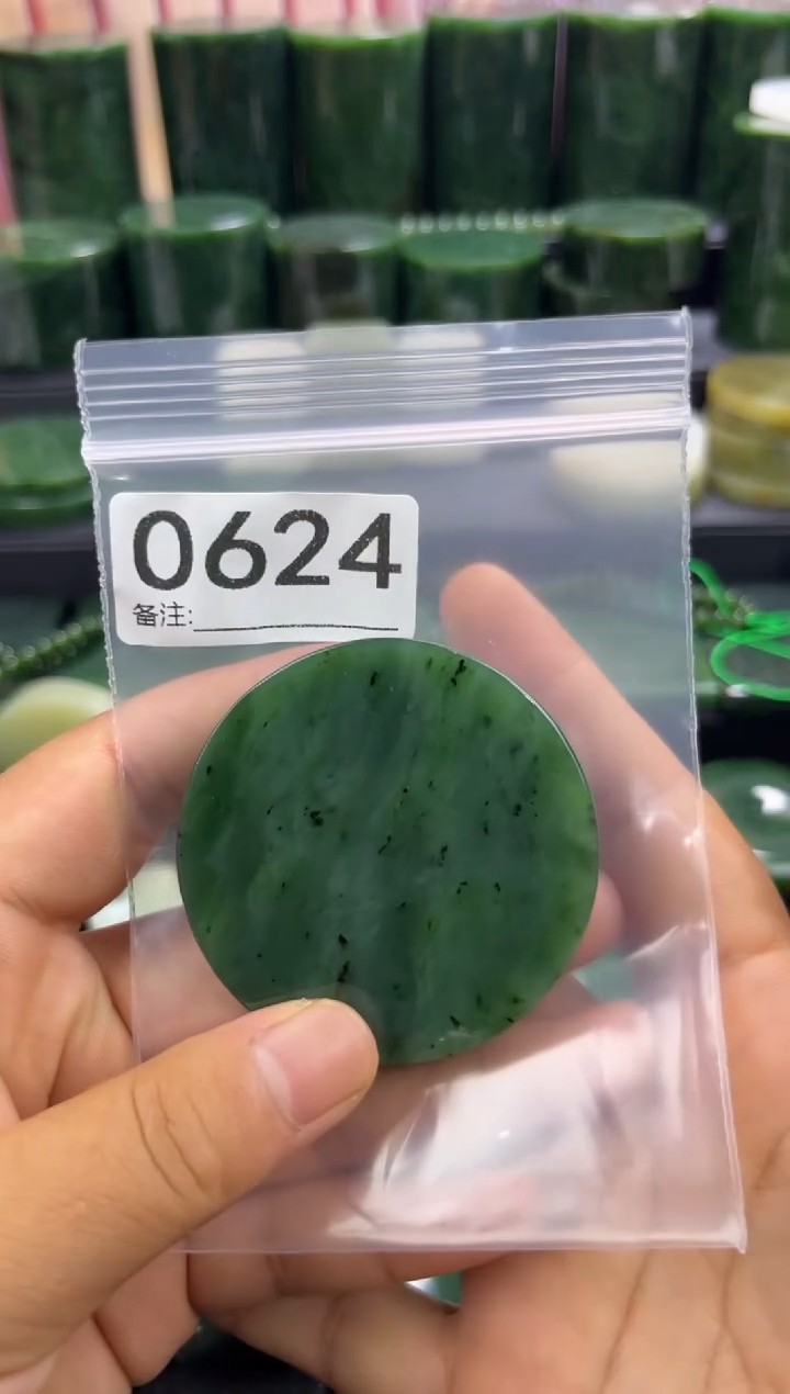 未镶嵌和田玉珠宝半成品镯芯