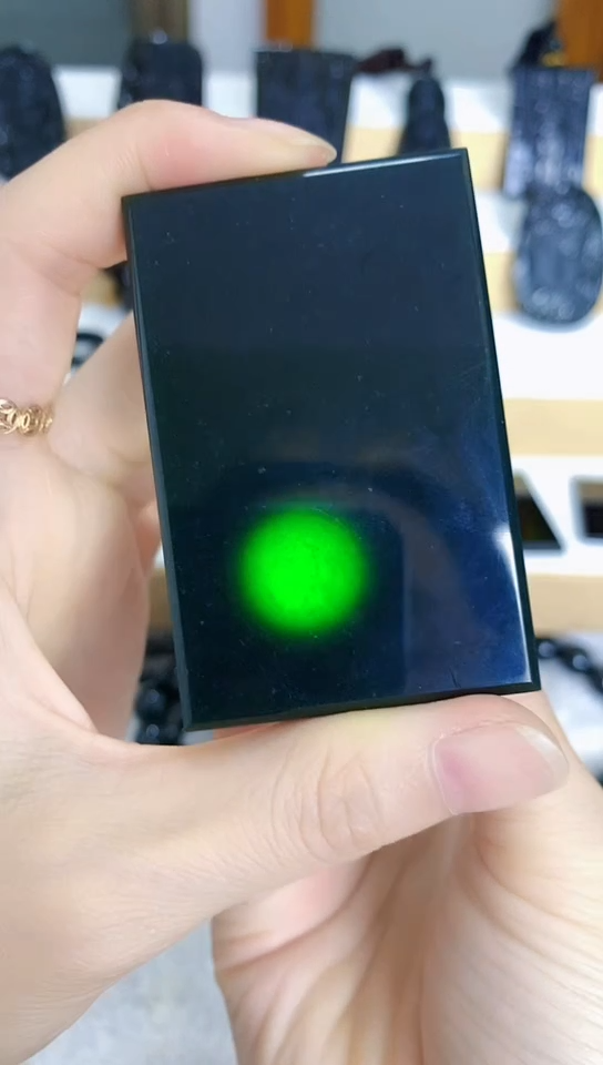 【闪购商品】翡翠未镶嵌颈饰18000000