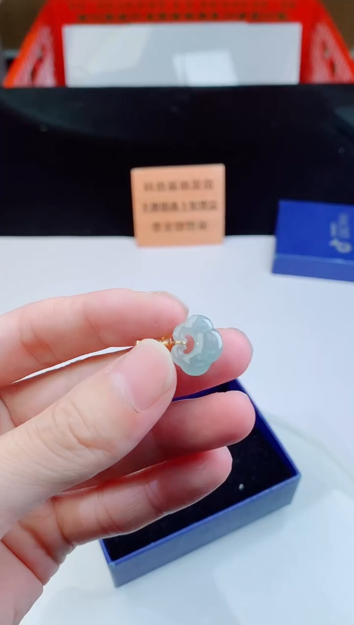 颈饰未镶嵌翡翠      ·