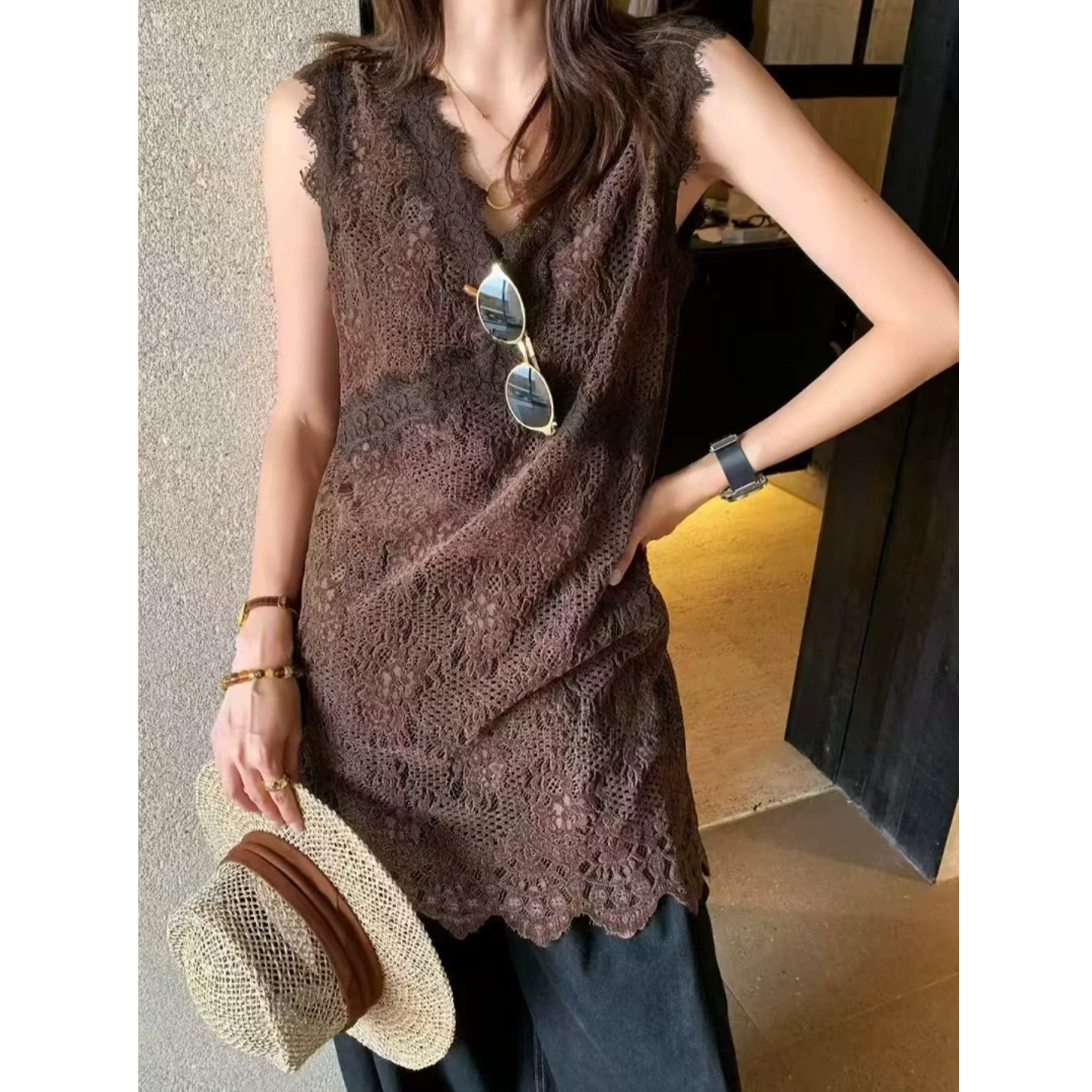 【蔓蔓家】蕾丝拼接镂空无袖背心连衣裙叠穿女上衣2025早秋新款打底