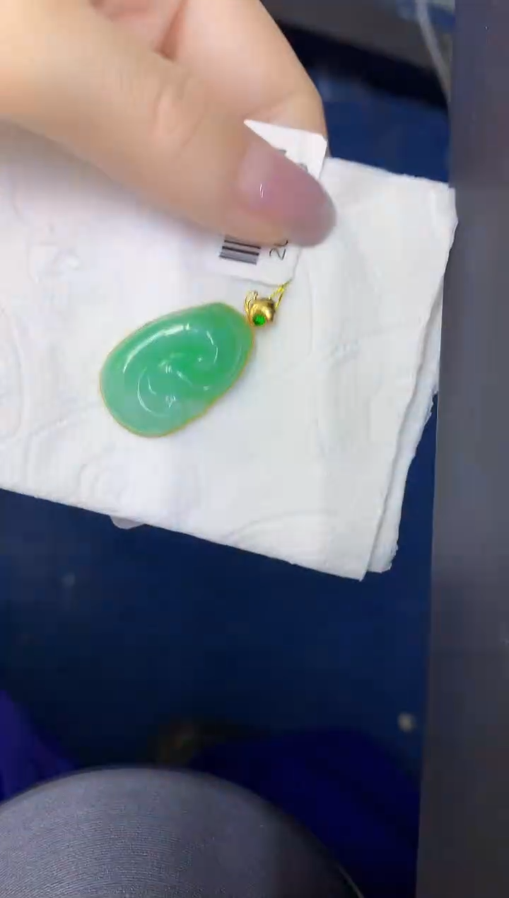 颈饰18K金镶嵌翡翠缅甸天然翡翠A货