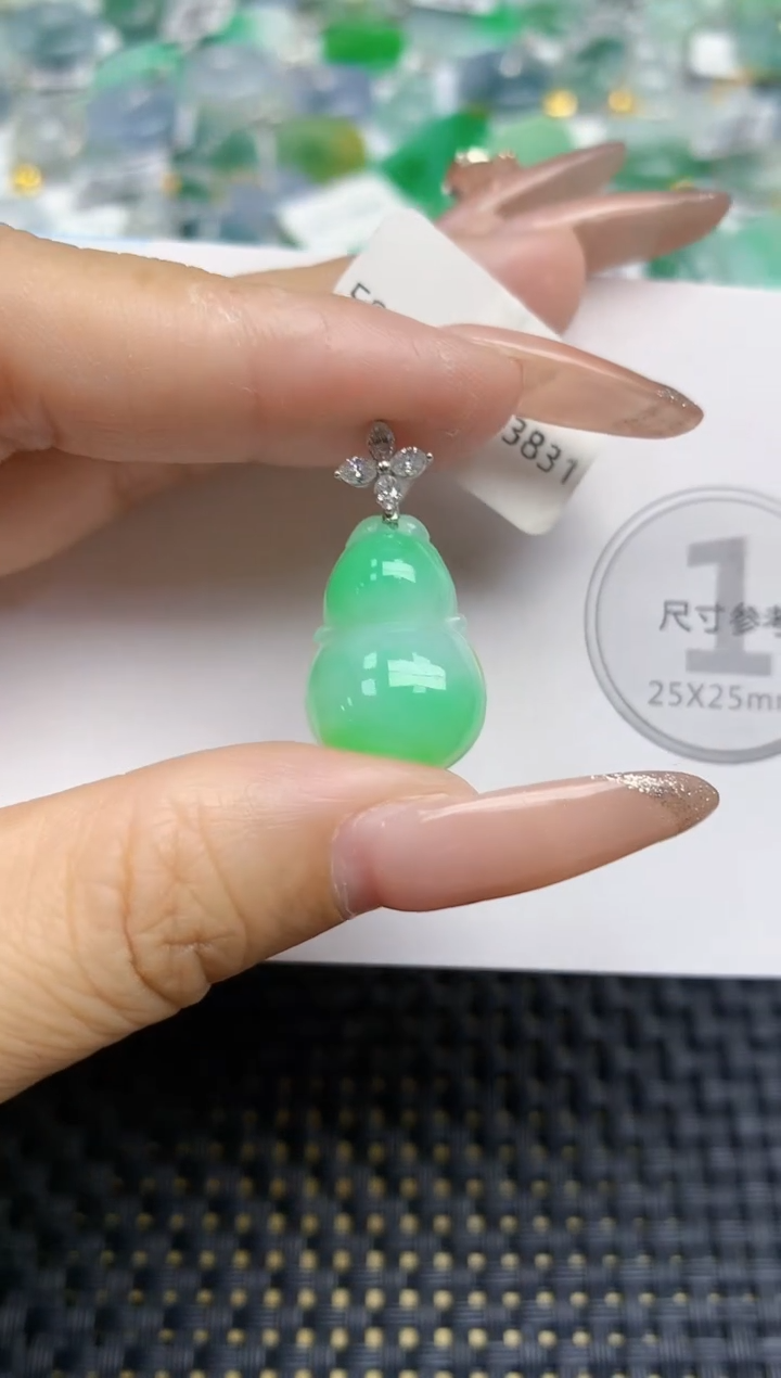 颈饰18K金镶嵌翡翠天然缅甸A货翡翠百元以上9元证书费自理