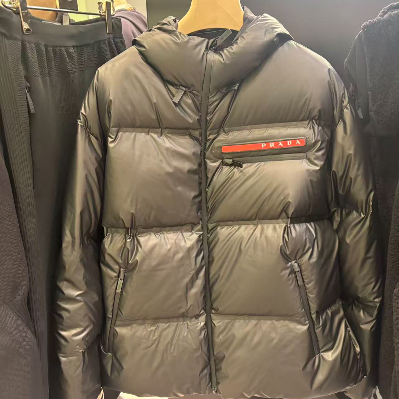 未使用 Prada/普拉达 绿色经典防风保暖冬季羽绒服