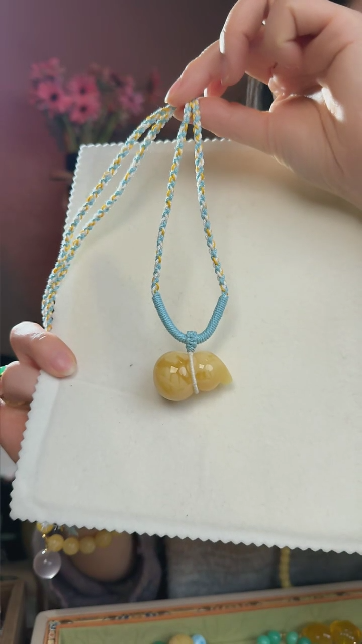 【闪购商品】蜜蜡吊坠(不含链)未镶嵌天然蜜蜡葫芦吊坠赠编绳