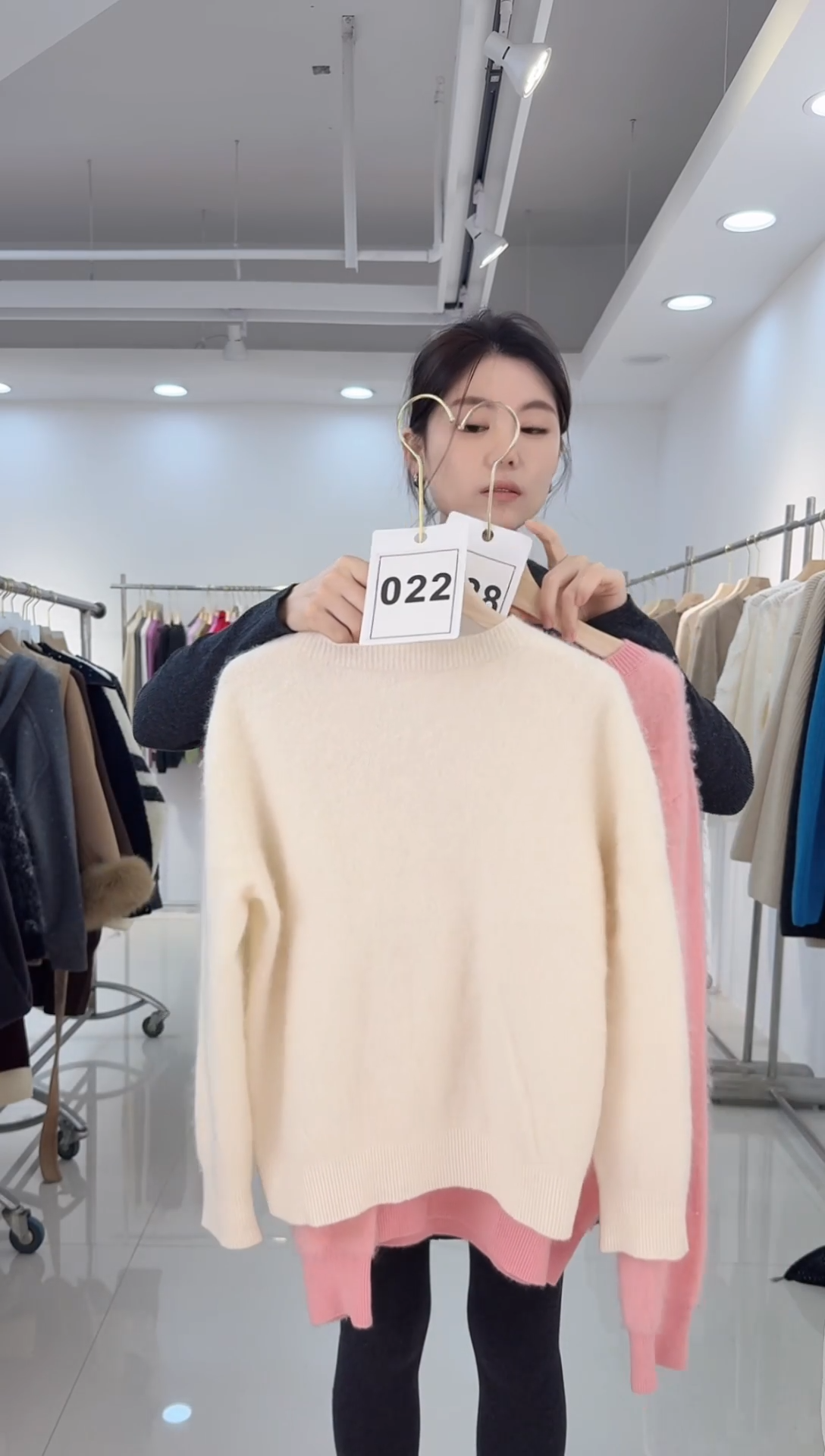  022 到手99.全羊毛拉毛圆领白色