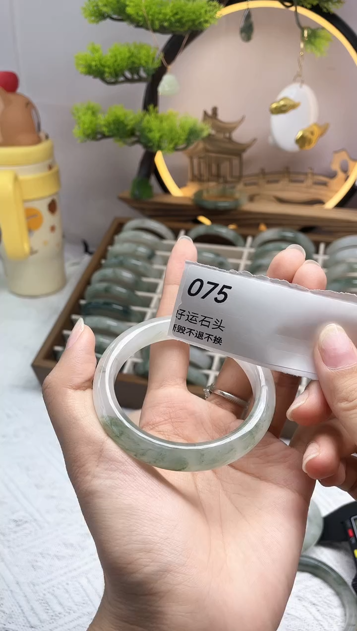 未镶嵌手镯石英质玉075