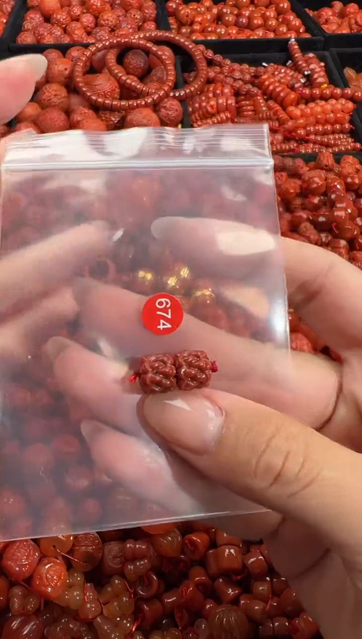 南红玛瑙未镶嵌颈饰1