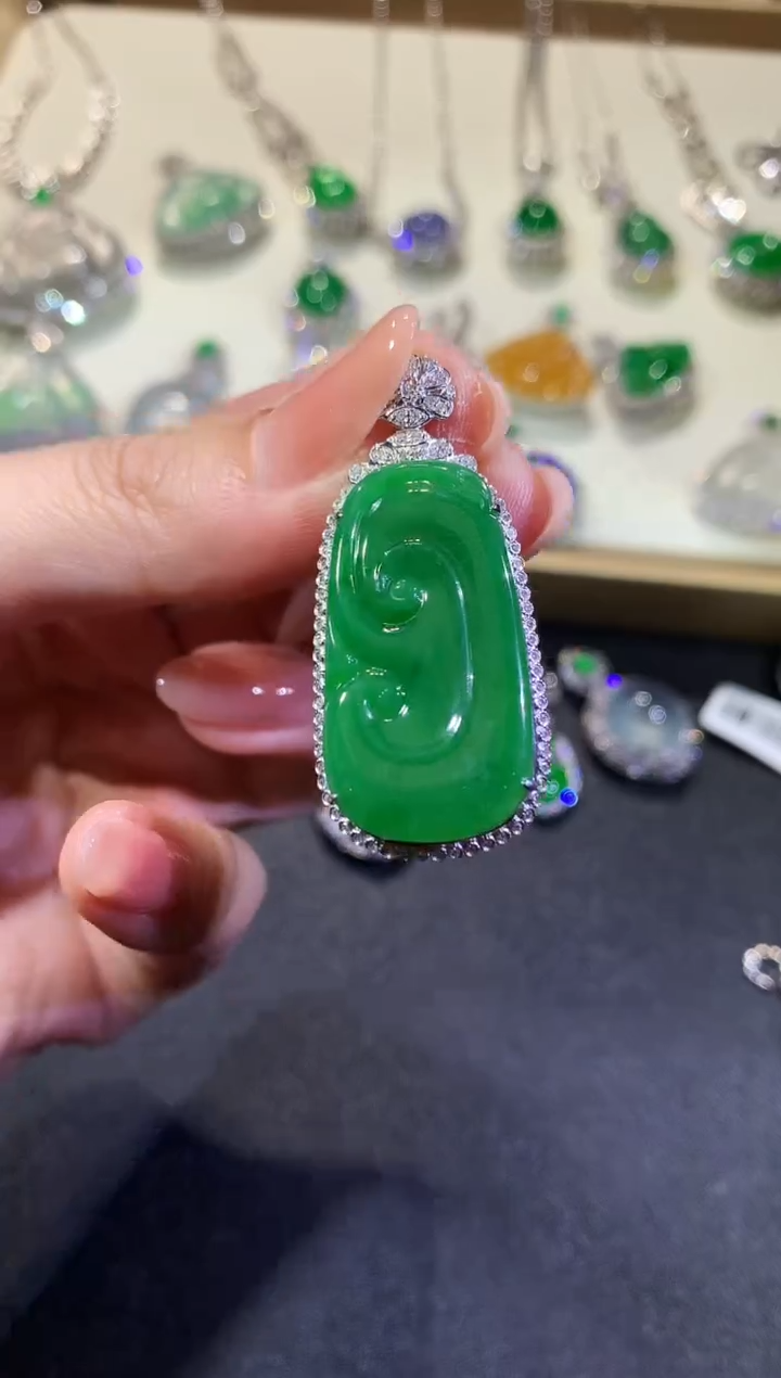 【闪购商品】翡翠吊坠(不含链)18K金镶嵌78-如意