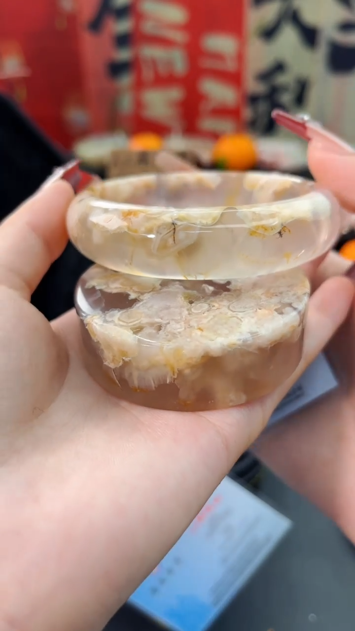 【闪购商品】石英质玉手镯未镶嵌赠送镯心（圈口）62+