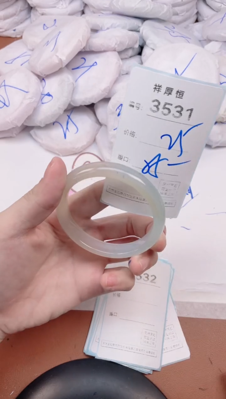 玛瑙/玉髓手镯未镶嵌3531