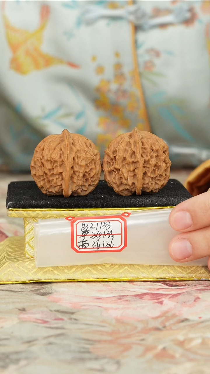 【闪购商品】文玩核桃把件非嫁接元宝