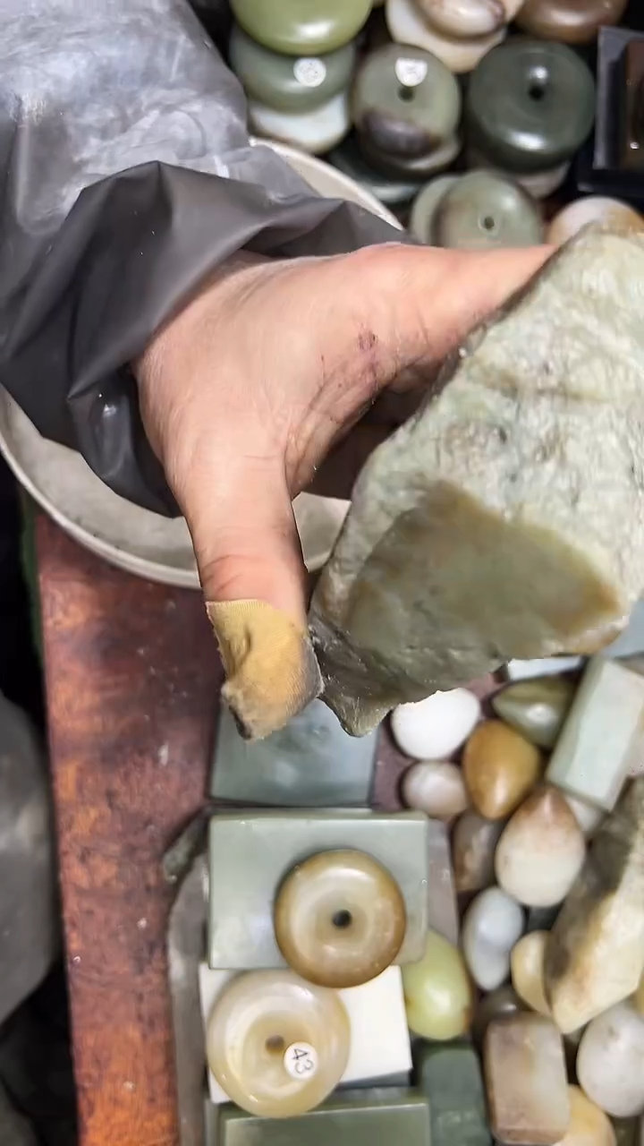 未镶嵌和田玉珠宝半成品1