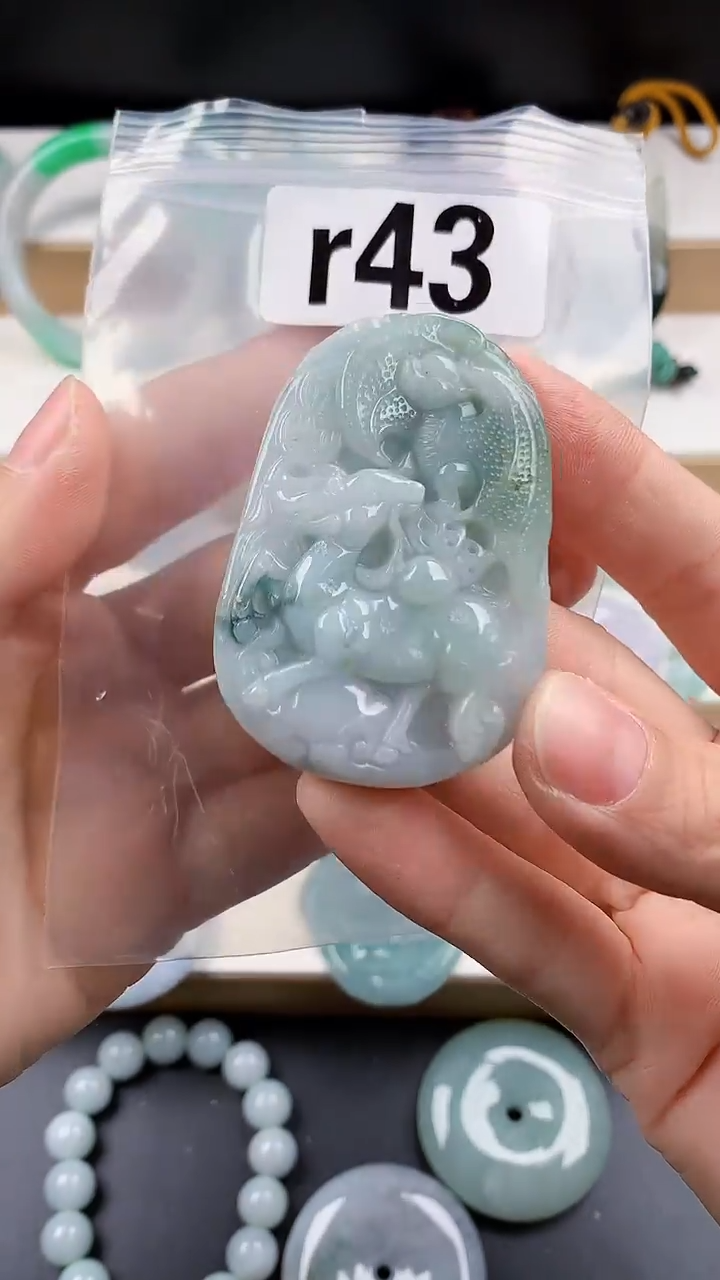 颈饰未镶嵌翡翠天然翡翠吊坠挂件
