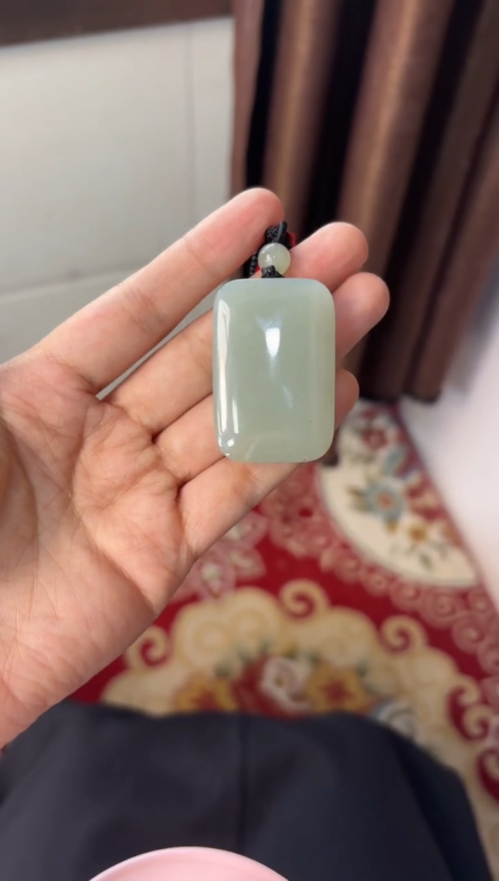 【闪购商品】和田玉吊坠(赠链)未镶嵌且末微色差近矿吊坠