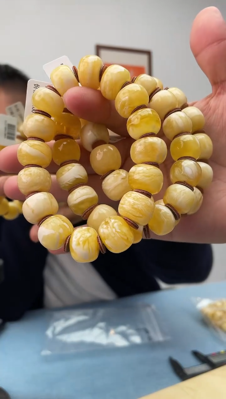 未镶嵌蜜蜡珠宝奇石假一罚十，多样性发一件半年后1.1倍回收
