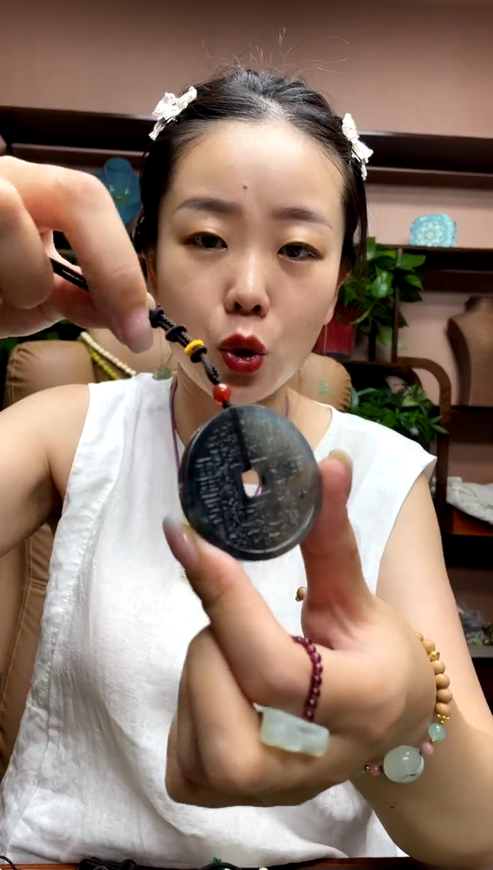 岫玉未镶嵌吊坠·微瑕