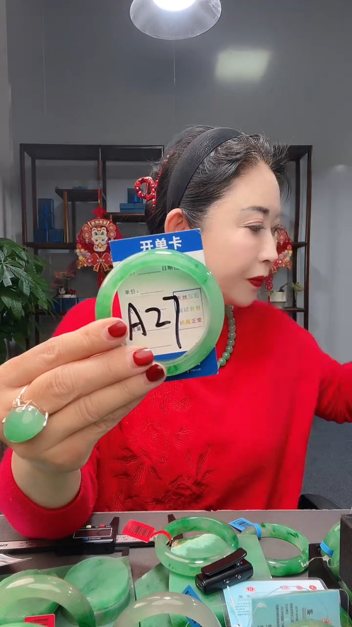 【闪购商品】石英质玉手镯未镶嵌1