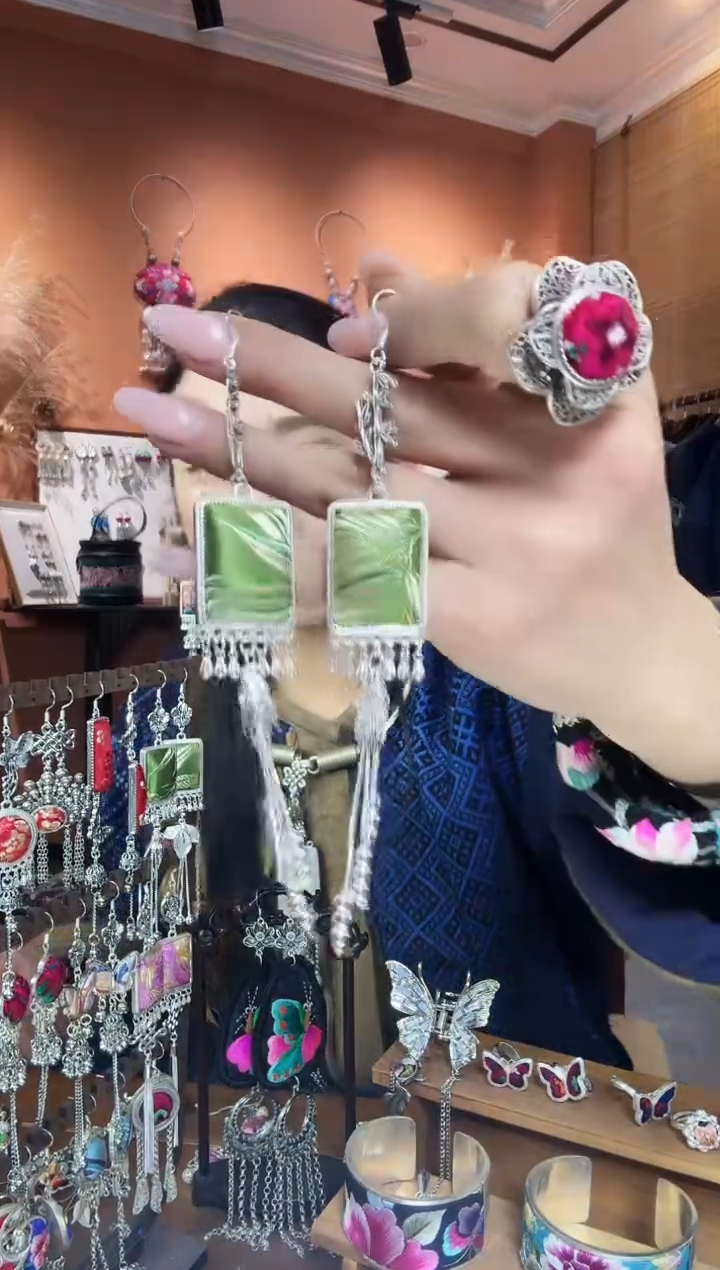 【闪购商品】刺绣纯手工民族风耳环