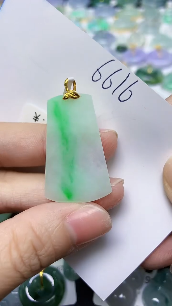 翡翠18K金镶嵌颈饰天然自然緬甸A貨翡翠