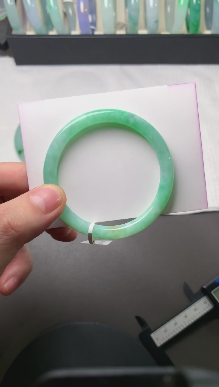 翡翠未镶嵌手镯（圆镯）52.2*7.0*6.6