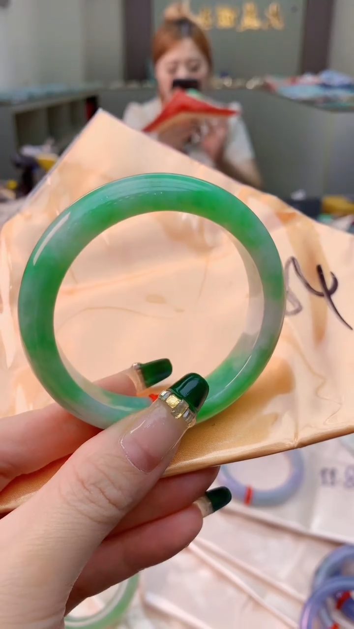 翡翠手镯未镶嵌1003241665