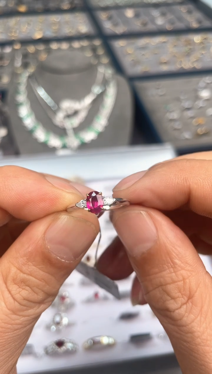 【闪购商品】红宝石戒指18K金镶嵌0.69ct/无烧鸽血红