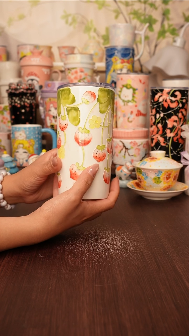 陶景德镇手绘的杯子 