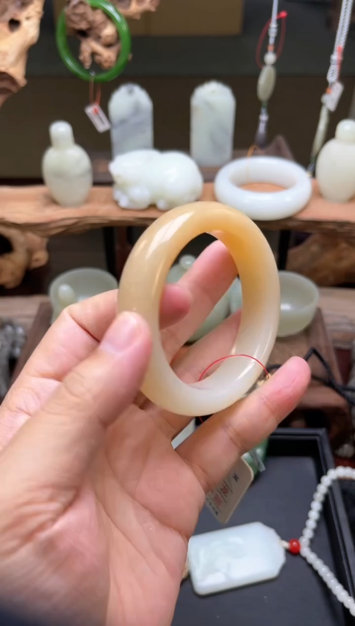 【闪购商品】和田玉手镯未镶嵌俄料糖白 55+圈 9007581