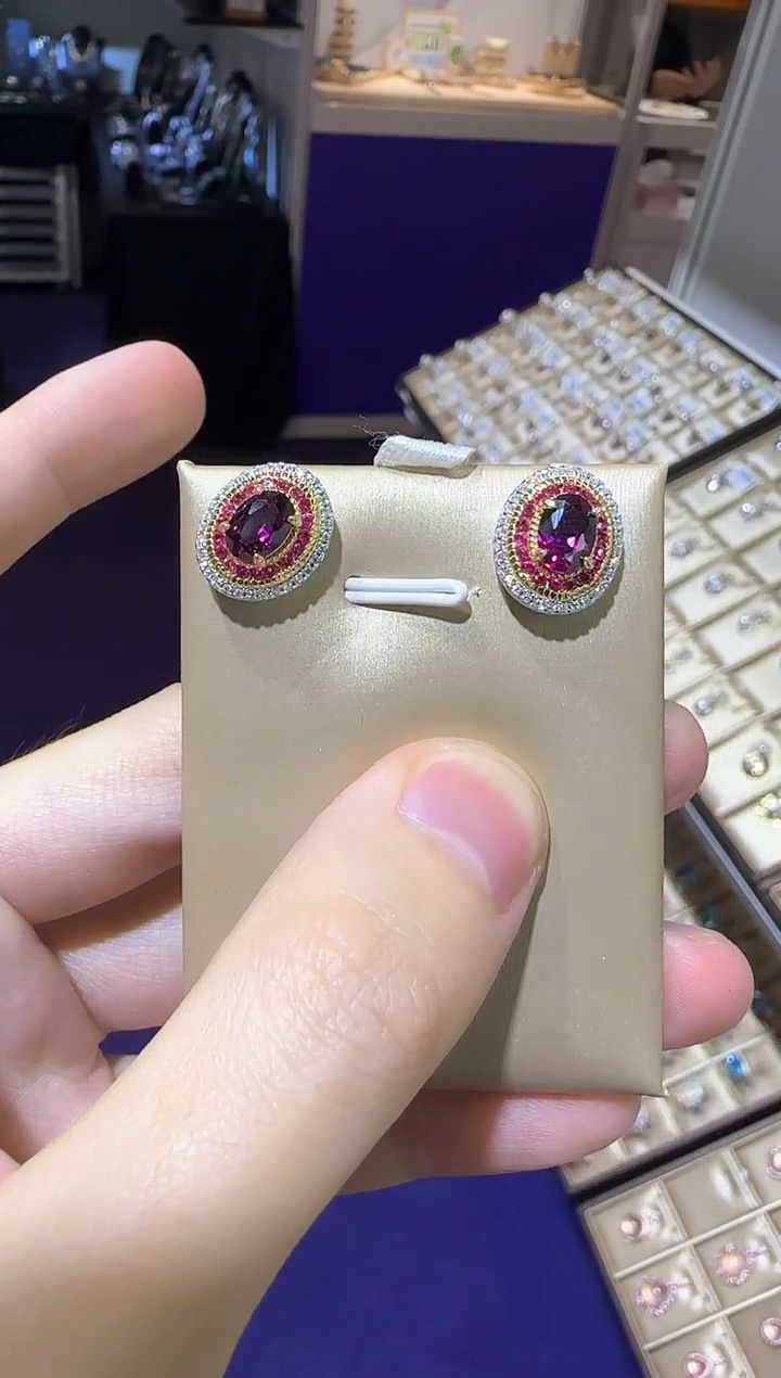 【闪购商品】石榴石（紫牙乌）耳饰银S925镶嵌耳钉