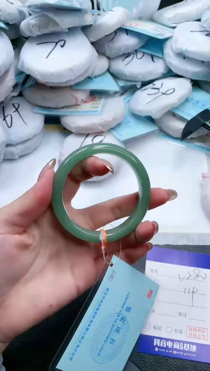 【闪购商品】石英质玉手镯未镶嵌20V280-