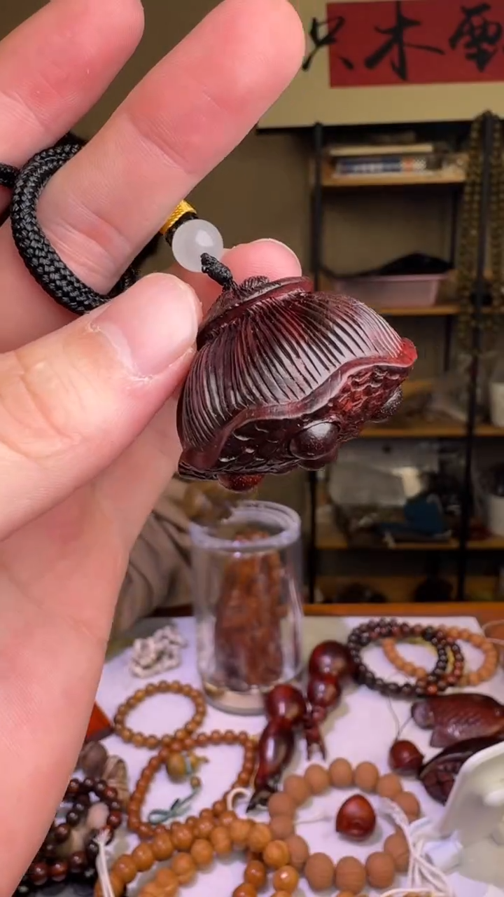 檀香紫檀（小叶紫檀）把件莲蓬小把件