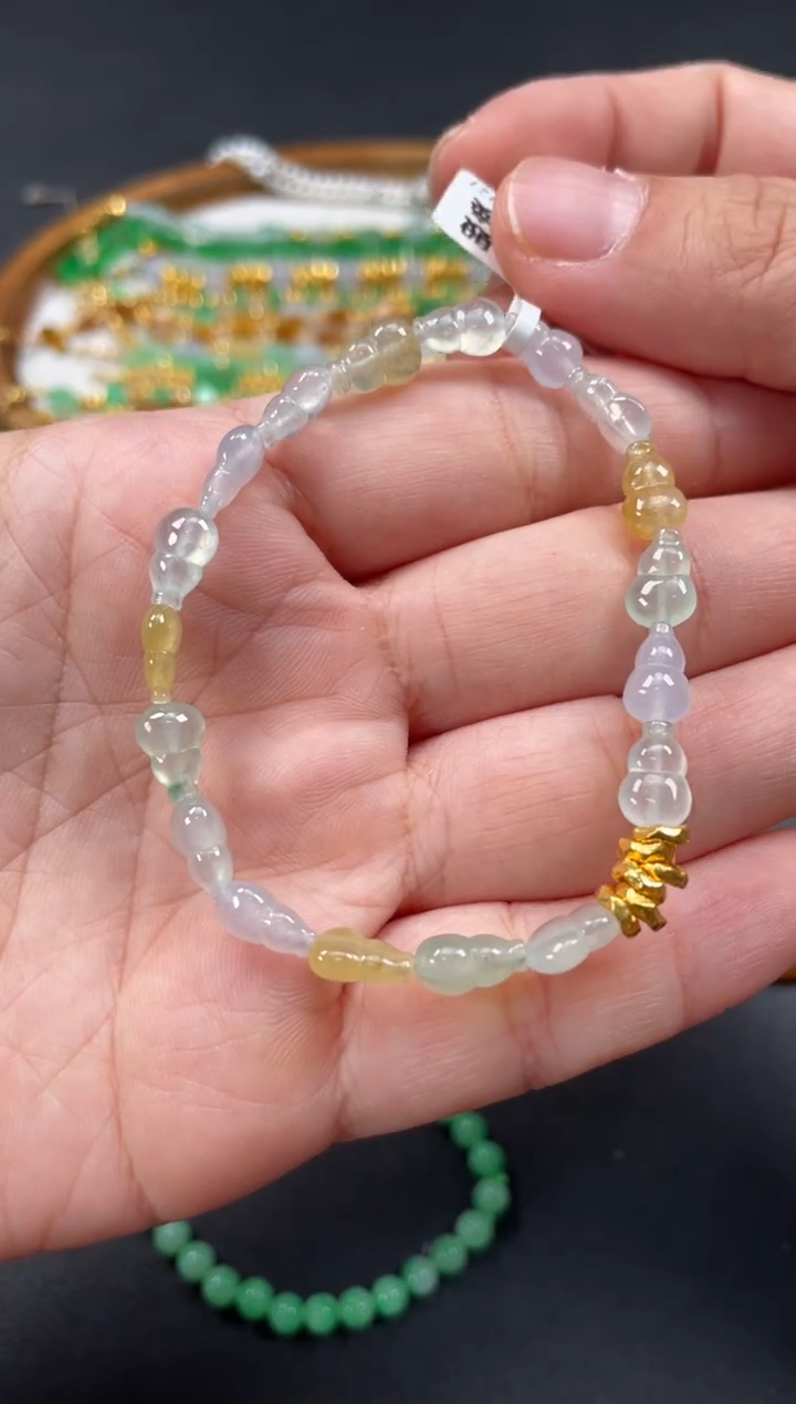 套链足金镶嵌翡翠一个  P356