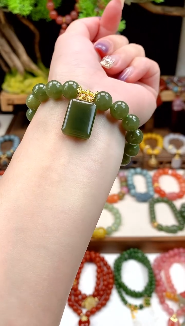 手饰和田玉未镶嵌无事牌