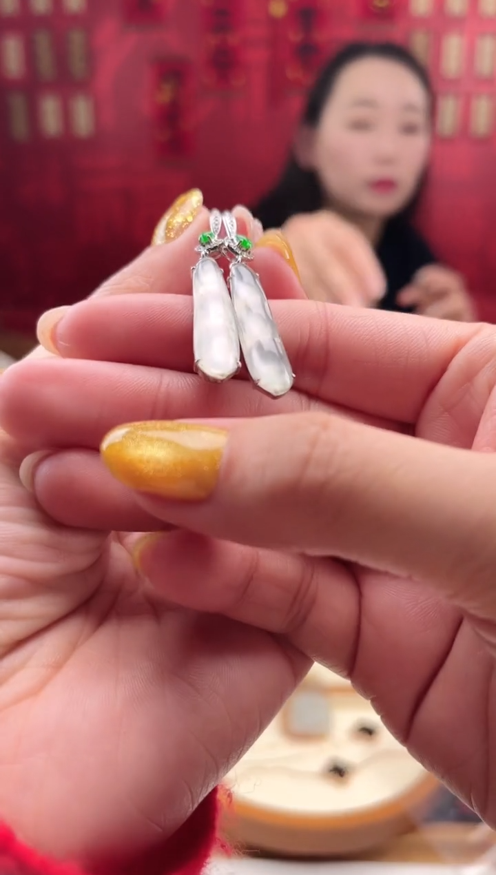 【闪购商品】翡翠耳饰18K金镶嵌耳饰