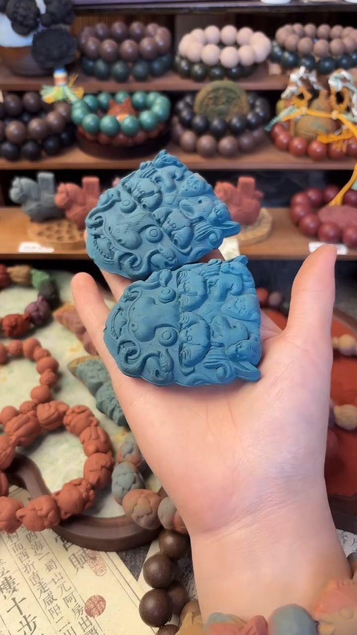 泥塑新****莲蓝莲花饕餮香牌一个