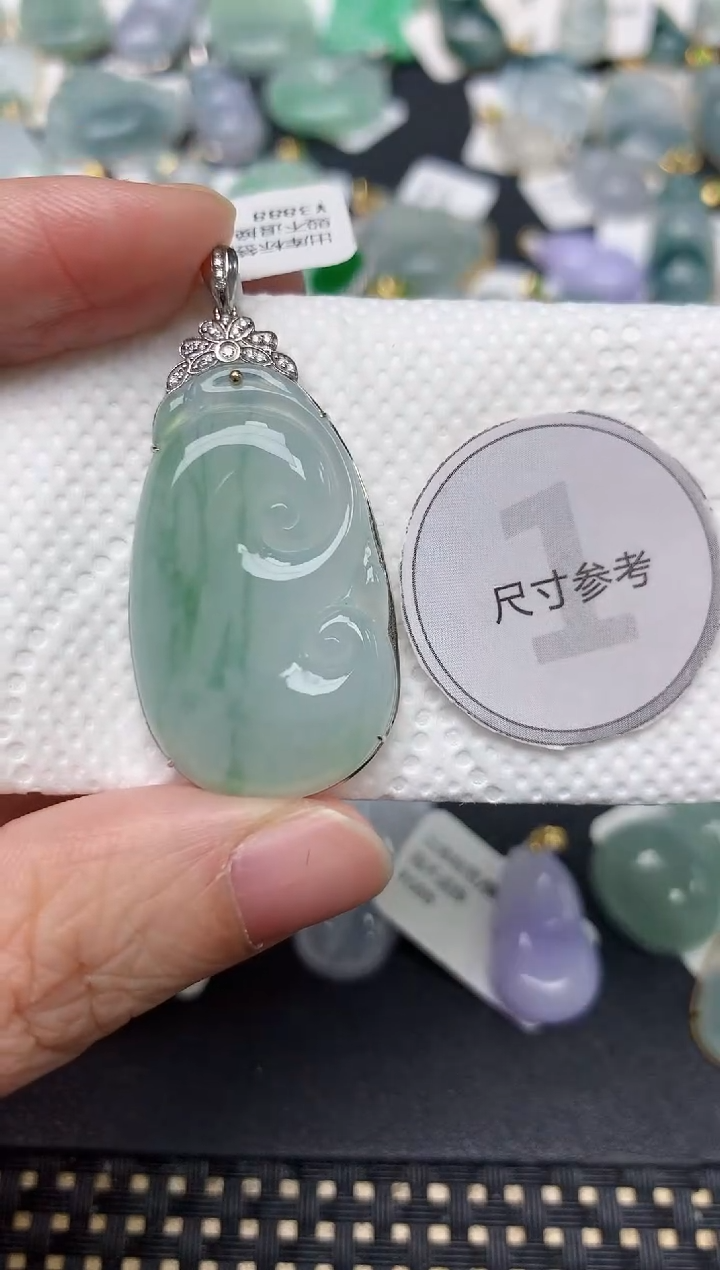 颈饰18K金镶嵌翡翠天然缅甸A货翡翠