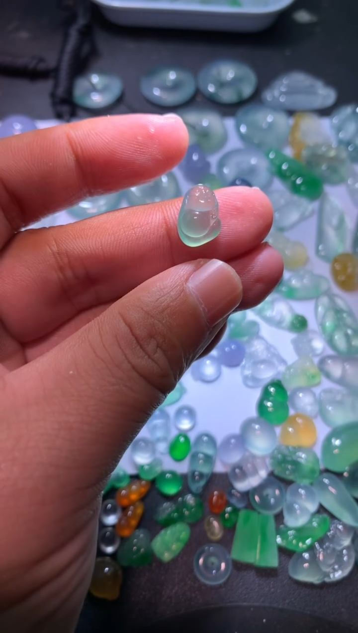 【闪购商品】翡翠颈饰未镶嵌布袋佛