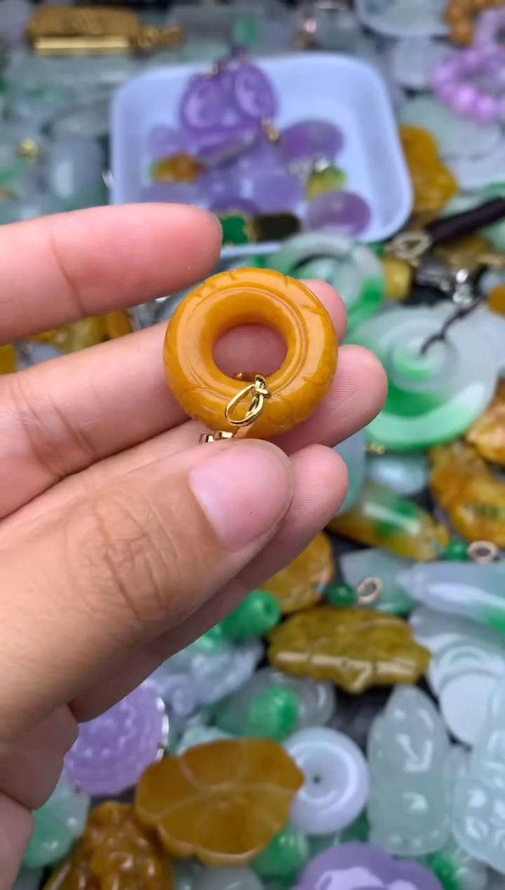 颈饰未镶嵌翡翠天然缅甸翡翠吊坠