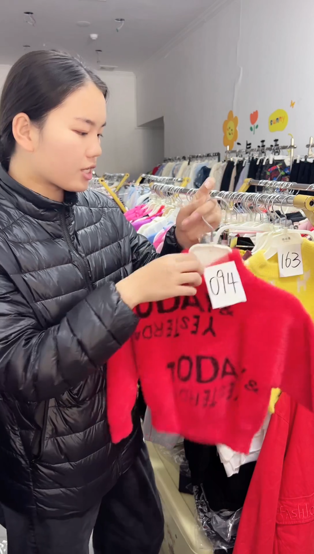 94编码红色字母毛衣90尺码