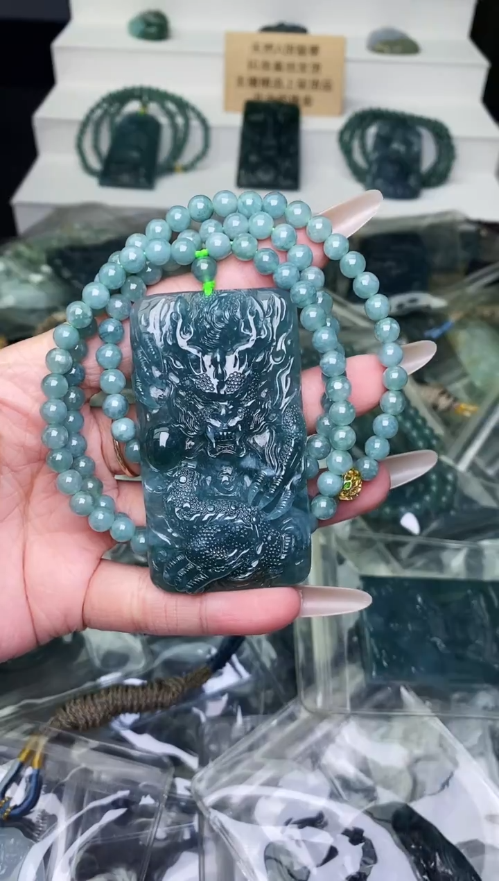 颈饰未镶嵌翡翠 