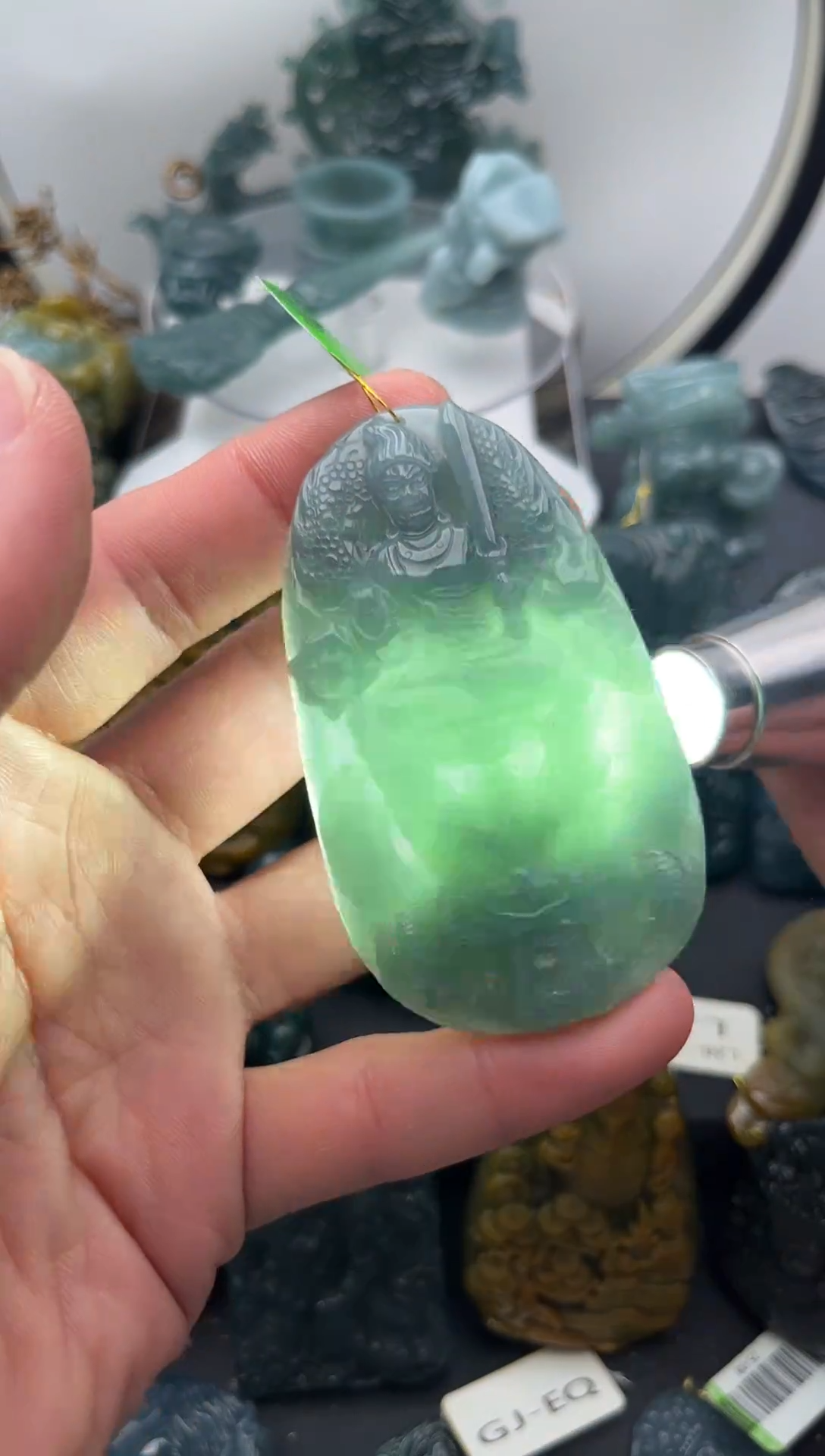 颈饰未镶嵌翡翠不动（鸡）