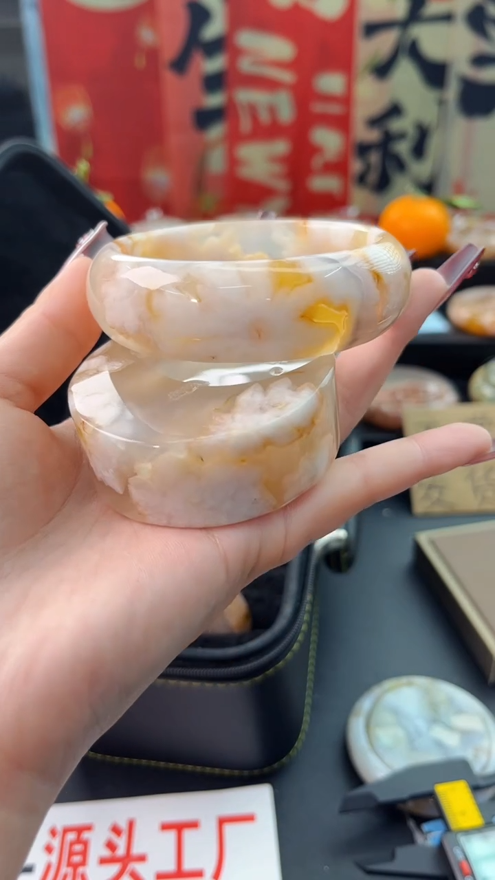 【闪购商品】石英质玉手镯未镶嵌赠送镯心（61圈口