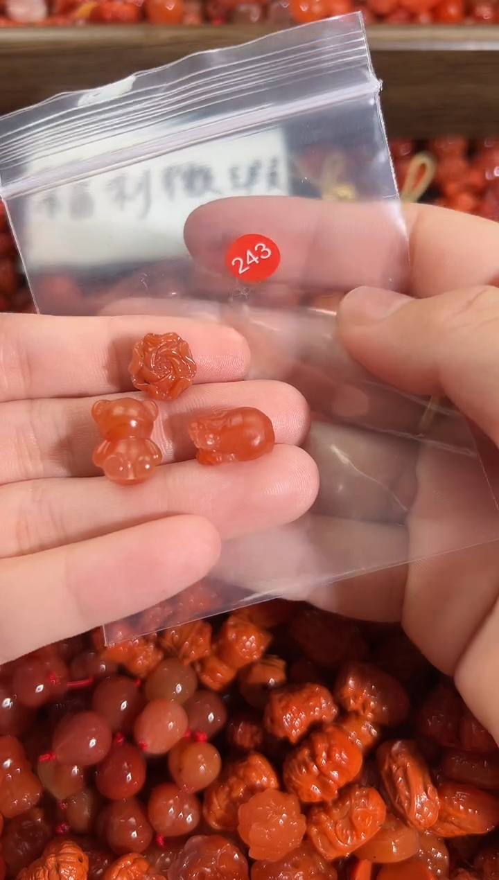 颈饰未镶嵌南红玛瑙1