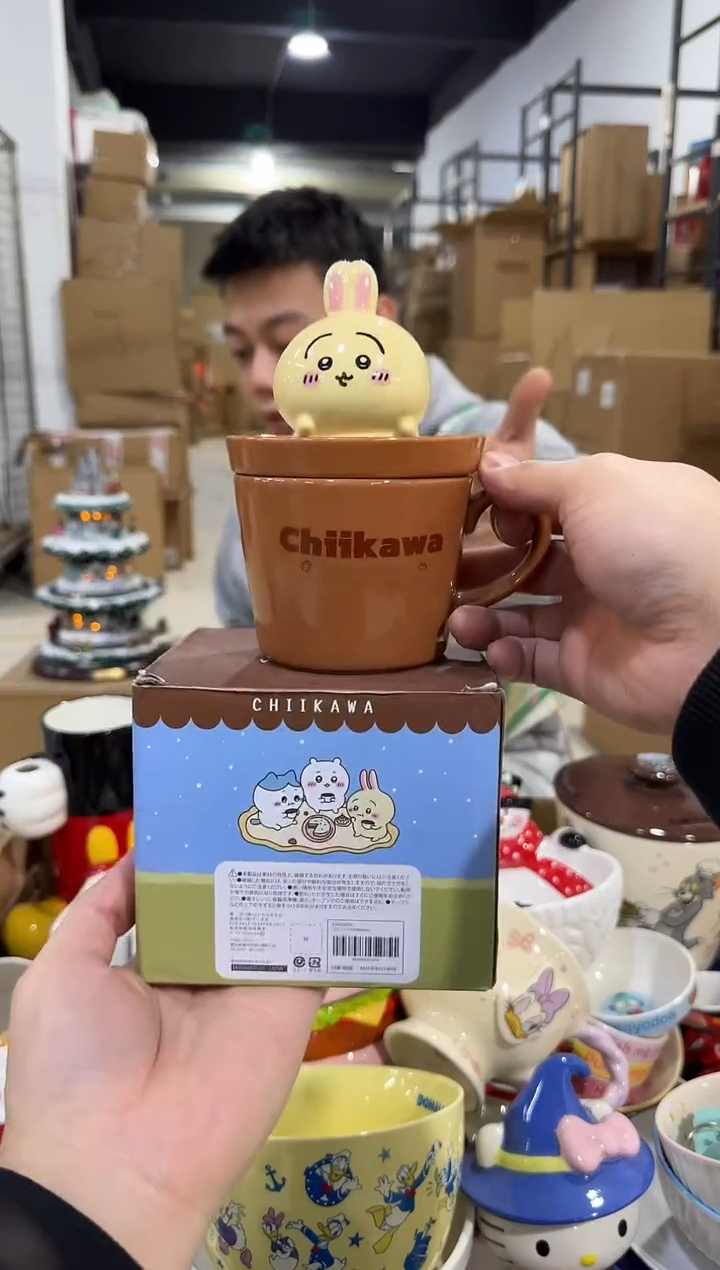 瓷片原盒乌萨奇带盖杯