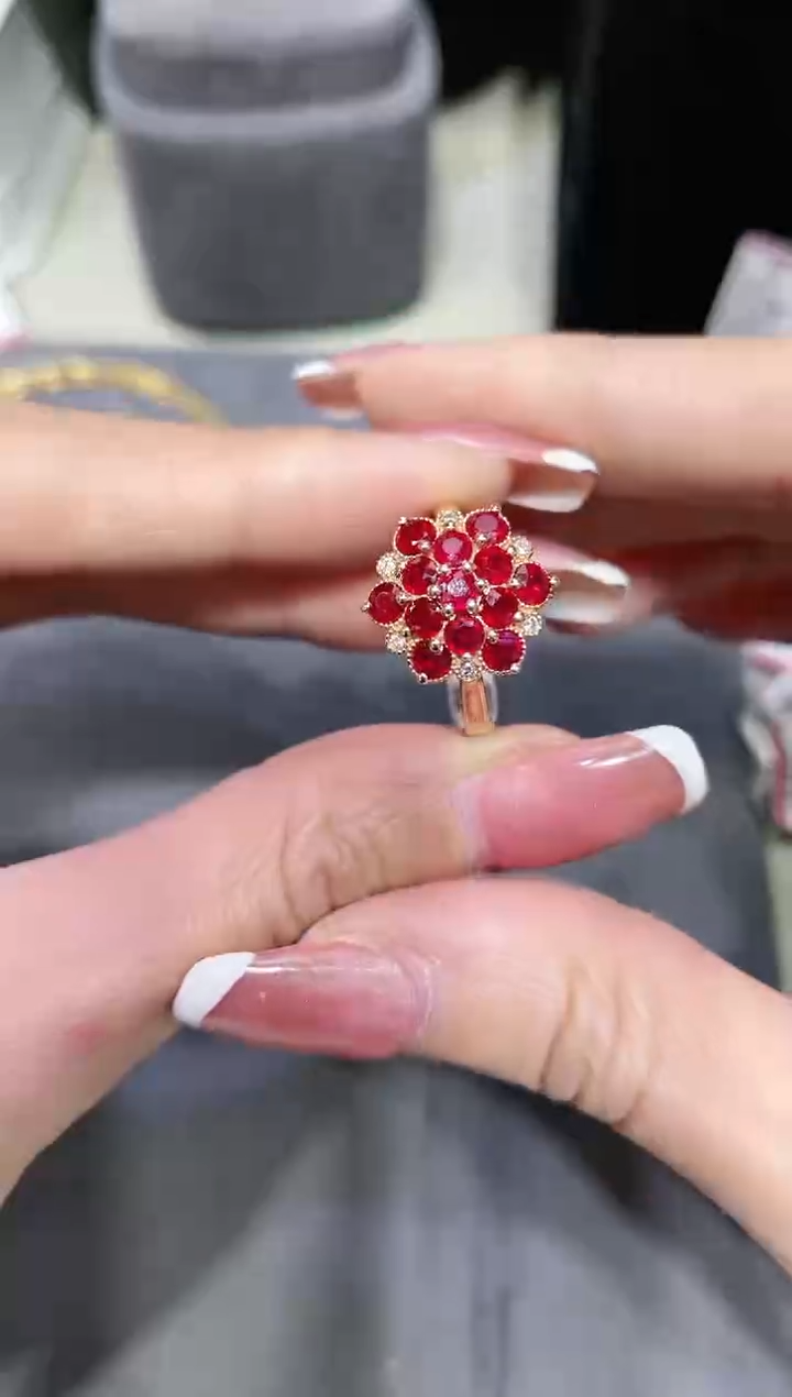 18K金镶嵌天然红宝石戒指