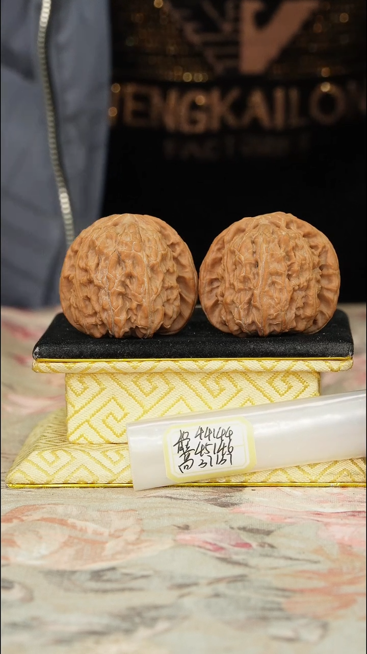 【闪购商品】文玩核桃把件白狮子