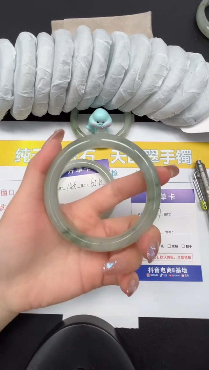 【闪购商品】石英质玉手镯未镶嵌147-63.6