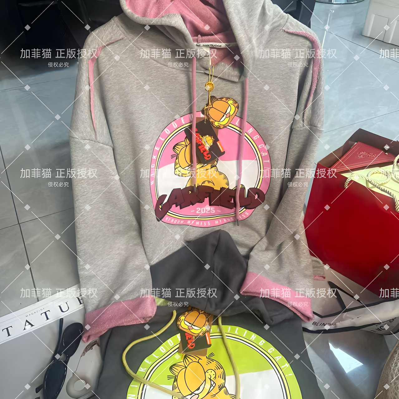 加菲猫正版授权秋冬休闲时尚抽绳连帽双色毛圈卫衣设计感上衣1901
