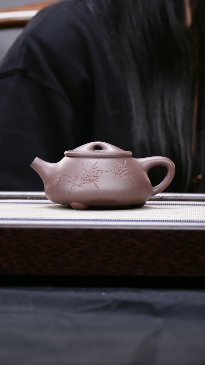 【闪购商品】紫砂茶壶四号井低槽青 刻绘山水 景州